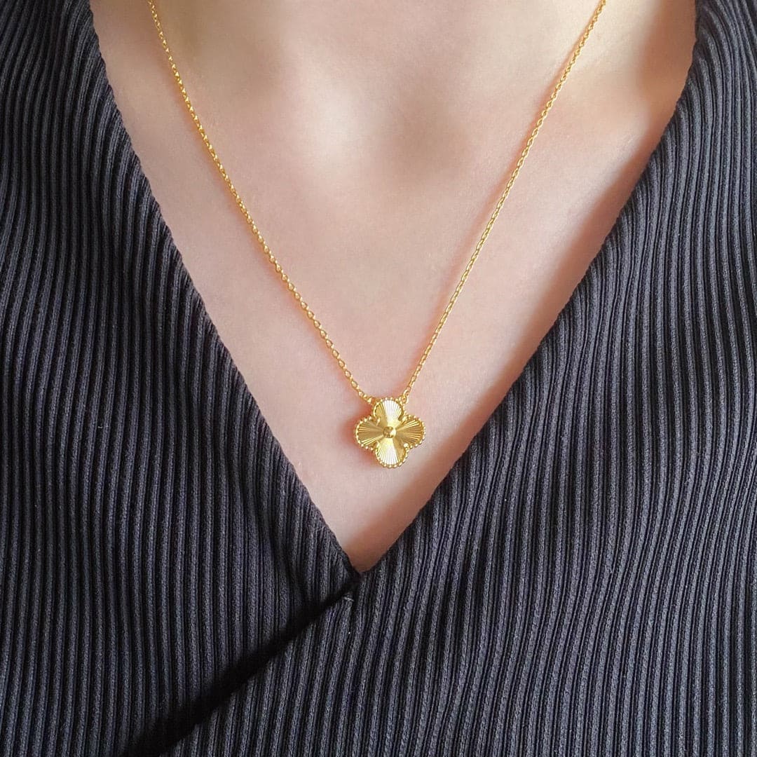 18K Vintage Alhambra Pendant Necklace