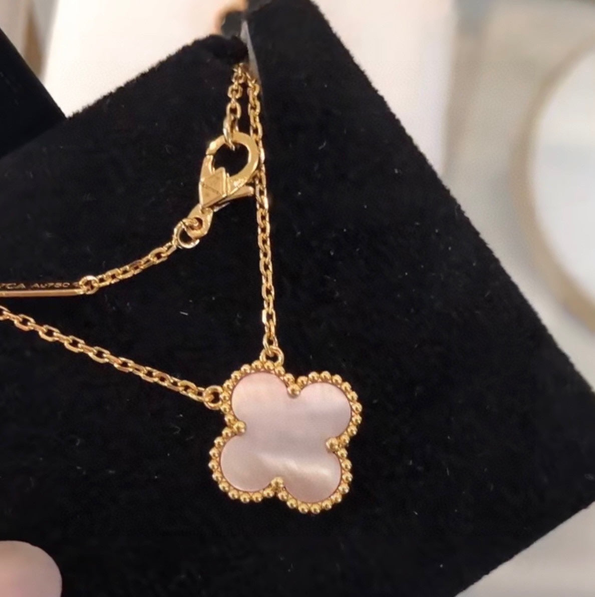 Magasinpep Vintage Alhambra Pink Necklace